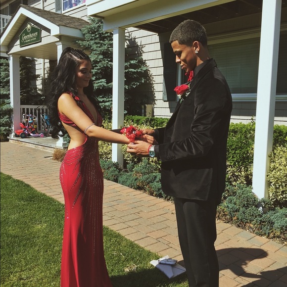 Red prom dress - Picture 3 of 7